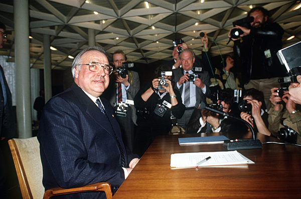 Helmut Kohl in front of Kiessling investigation committee