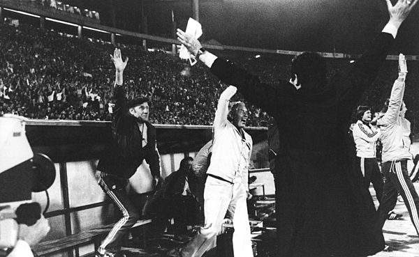 Fußball-EM '76: Jubel im deutschen Team