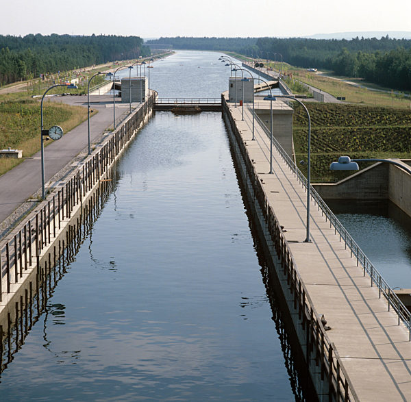 Main-Danube Canal: the water-saving lock of Bamberg