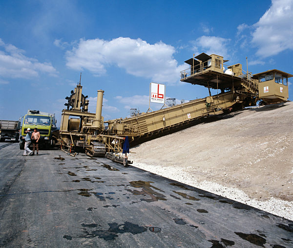 Main-Danube Canal: canal-sealing machine in action