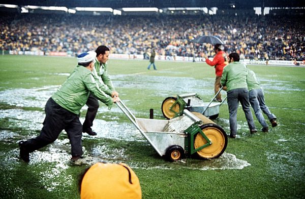 Soccer World Cup 1974: Draining the pitch