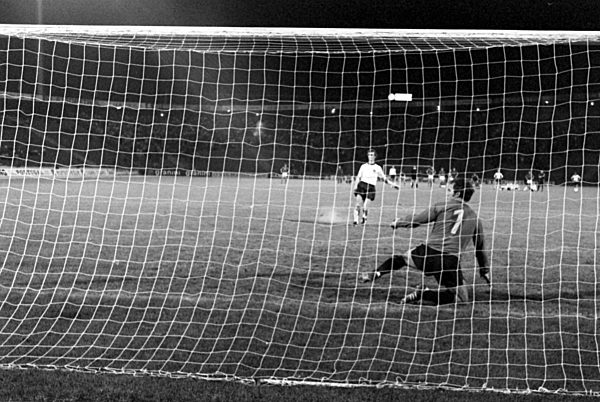 Fußball-EM 1976: Das Elfmeter-Duell im Finale