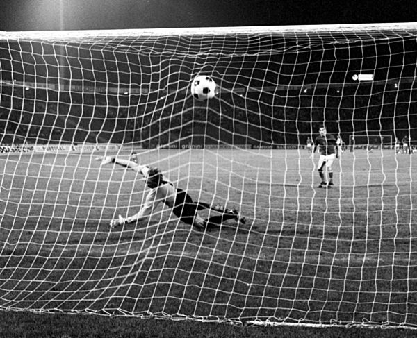 Fußball-EM 1976: Das Elfmeter-Duell im Finale