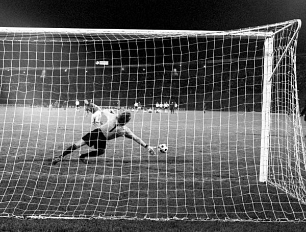 Fußball-EM 1976: Das Elfmeter-Duell im Finale