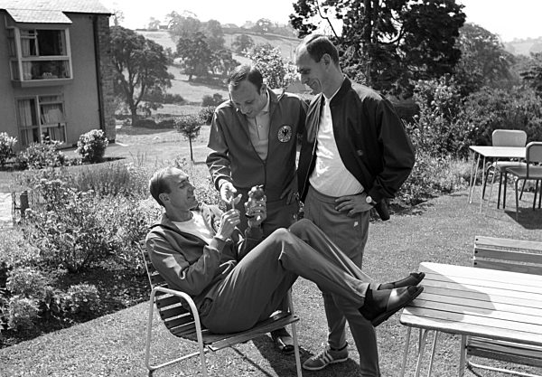 Fußball-WM 1966 - Ein kleiner Gruß aus der Vergangenheit Werfen Sie einen Blick auf die deutsche Fußball-Nationalmannschaft während ihres Aufenthalts im Peveril of the Peak Hotels in der Nähe von Ashbourne, Derbyshire, Großbritannien vor der Fußball-Weltmeisterschaft 1966.