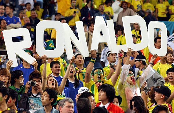 Fußball-WM 2002: Brasilien-Fans in Saitama