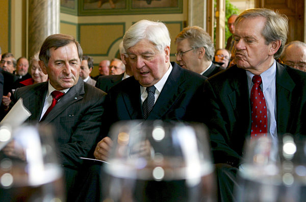 Der Präsident des Bayerischen Landtages, Alois Glück (v.l...