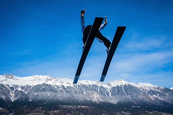 Skispringen (Symbolbilder)