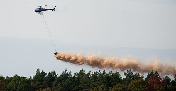 Kalk per Hubschrauber für Wälder
