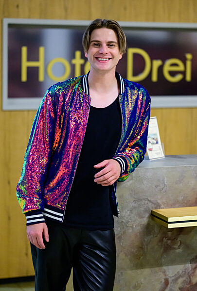 Sänger Vincent Gross zu Gast bei der ARD-Serie "Rote Rosen"