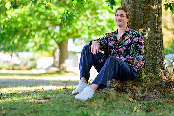 Sänger Vincent Gross zu Gast bei der ARD-Serie "Rote Rosen"