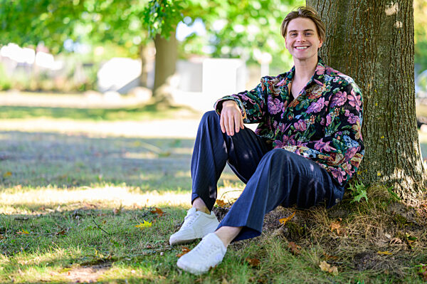 Sänger Vincent Gross zu Gast bei der ARD-Serie "Rote Rosen"