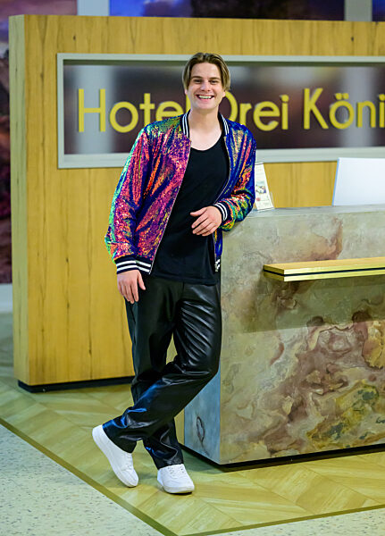 Sänger Vincent Gross zu Gast bei der ARD-Serie "Rote Rosen"