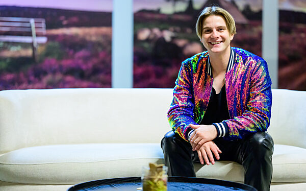 Sänger Vincent Gross zu Gast bei der ARD-Serie "Rote Rosen"