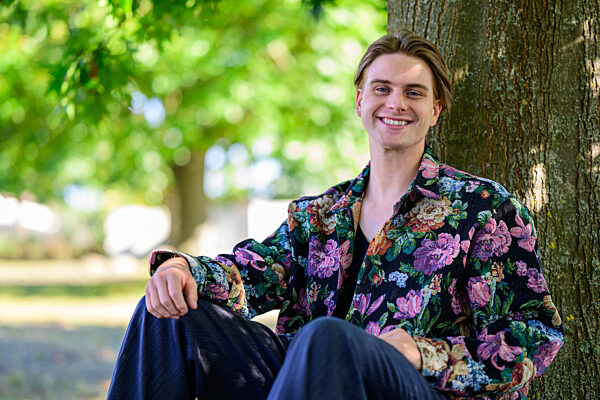 Sänger Vincent Gross zu Gast bei der ARD-Serie "Rote Rosen"