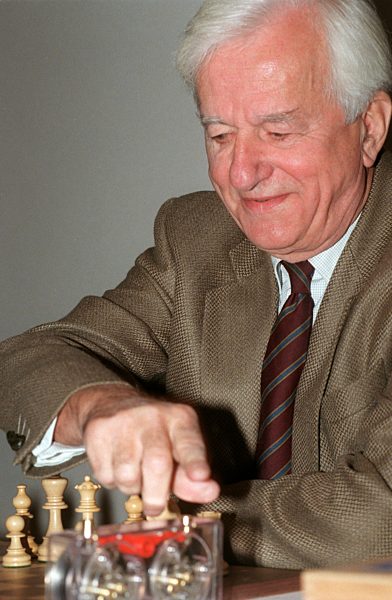 Weizsäcker spielt Schach