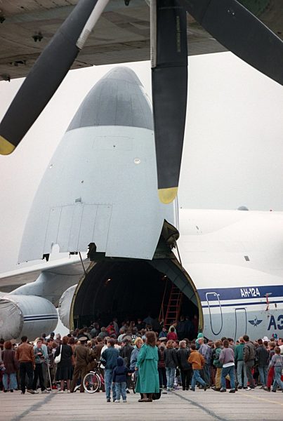 Abzug russischer Truppen (Archivfoto und Text 1994)