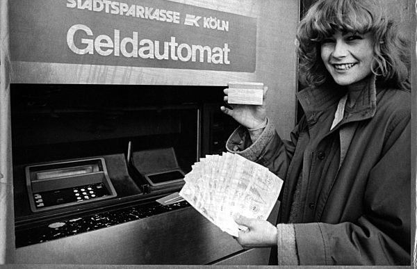 "out-door-Geldautomat"