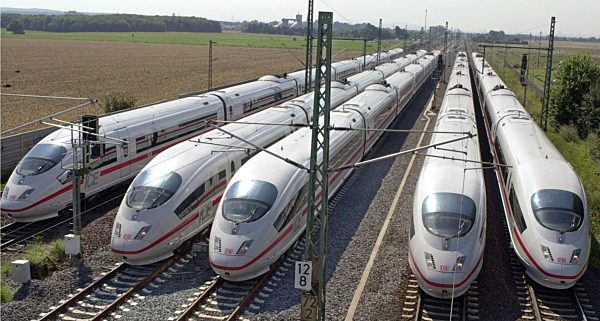 ICE-Züge der neuen Generation auf der Strecke Frankfurt - Köln
