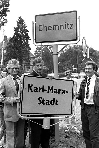 Karl-Marx City renamed Chemnitz