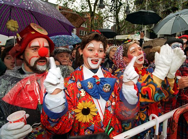 Furioser Auftakt der "fünften Jahreszeit" in Köln