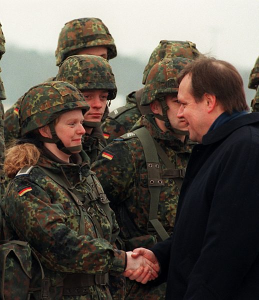 Rühe verabschiedet erstes Hauptkontingent nach Split