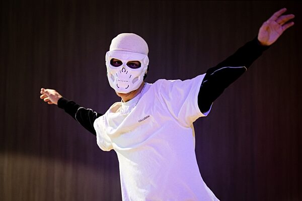 Bremerhavener Tiktok-Star versteckt sich hinter Maske