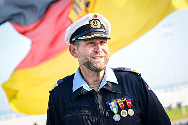 Verleihung der Gefechtsmedaille an Besatzung der Fregatte Hessen