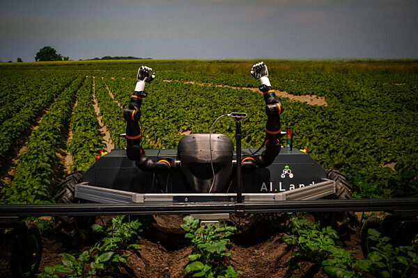 Landwirtschaftlicher Roboter mit funktionsfaehigen Haenden