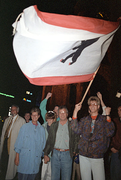 Berlin ist Regierungssitz (Archivfoto und Text 1991)