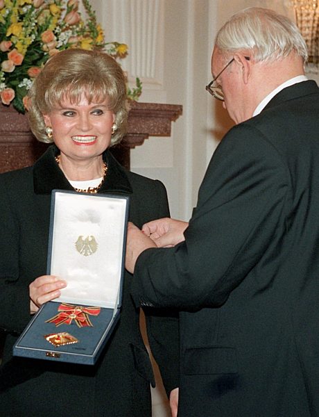 Bundesverdienstkreuz für Hannelore Kohl