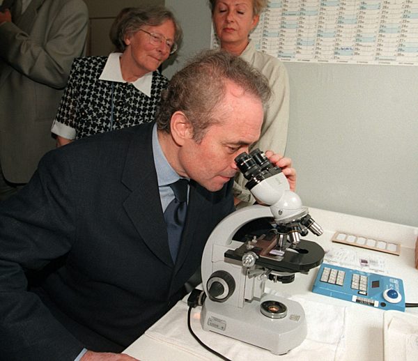 Jose Carreras eröffnet Tagesklinik für krebskranke Kinder