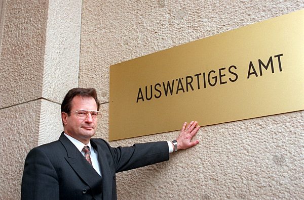 Kinkel besucht seinen künftigen Amtssitz (Archivfoto und Text 1995)
