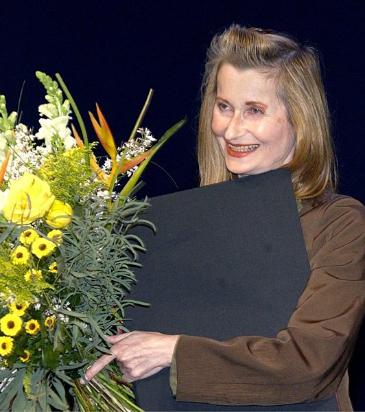 Elfriede Jelinek erhält "Theaterpreis Berlin 2002"