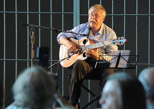 Biermann singt in der Gedenkstätte Zuchthaus Cottbus