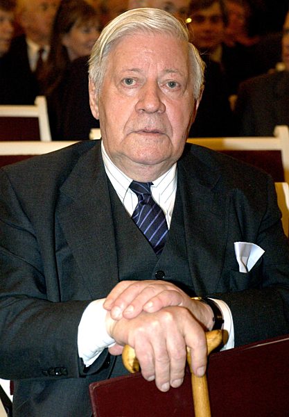 Former Chancellor Helmut Schmidt becomes 85 years old