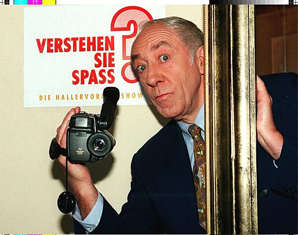 Dieter Hallervorden mit Videokamera