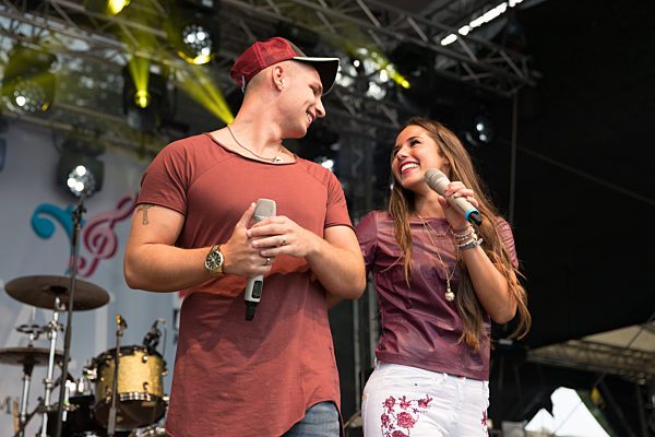 Sarah und Pietro Lombardi performen beim Dodenhof Sommer Festival 2016