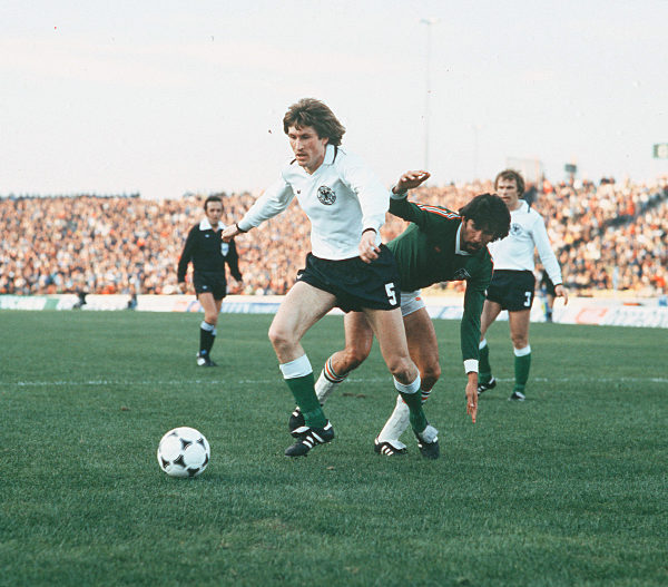 Fussball WM Weltmeisterschaft  1978 78 Argentinien:
vl: Manfred Kaltz (GER), Eduardo Ramos Escobedo (MEX), Bernard Dietz (GER)