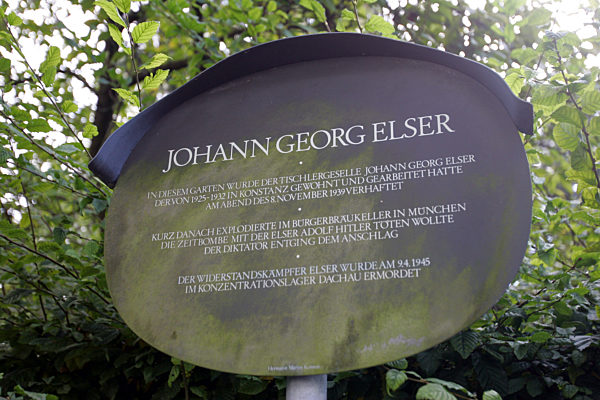 Eine Gedenktafel erinnert am Mittwoch (12.09...