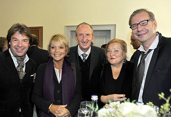 Der Sänger Patrick Lindner (l-r), die Schauspielerin Uschi Glas und der...