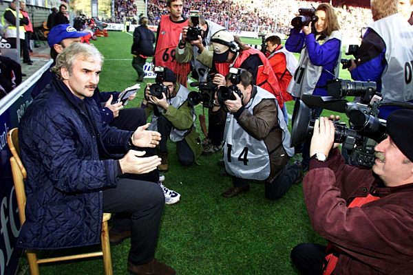 Fußball: Rudi Völler in Freiburg im Mittelpunkt