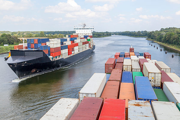 container ship,waterway,kiel canal