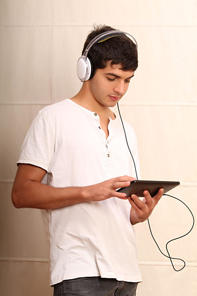 headphones;listening music;tablet-pc