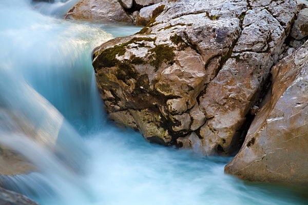 rock;river;flowing