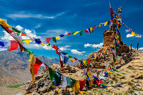 religion;buddhism;prayer flags