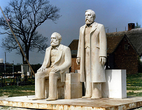 DDR - Denkmal für das Marx-Engels-Forum