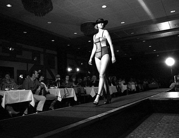 In ihrem Show-Programm "Mode, Musik und Mannequins" zeigt im Bernsteinsaal...