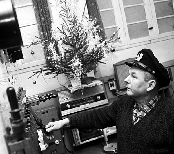 DDR - Leuchtturm Warnemünde bei Nacht