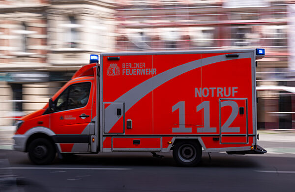 Rettungswagen mit Blaulicht